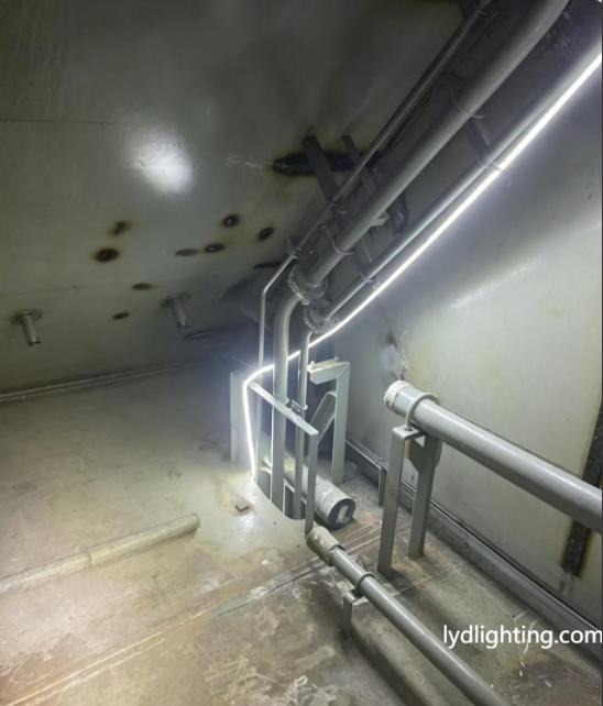 Confined_Spaces.jpg Confined_Spaces.jpg